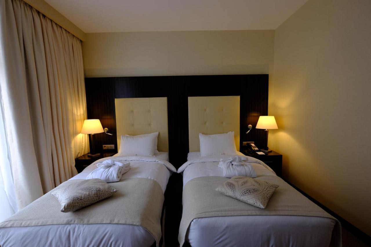 Crowne Plaza - Borjomi By Ihg Exterior foto A room at the hotel