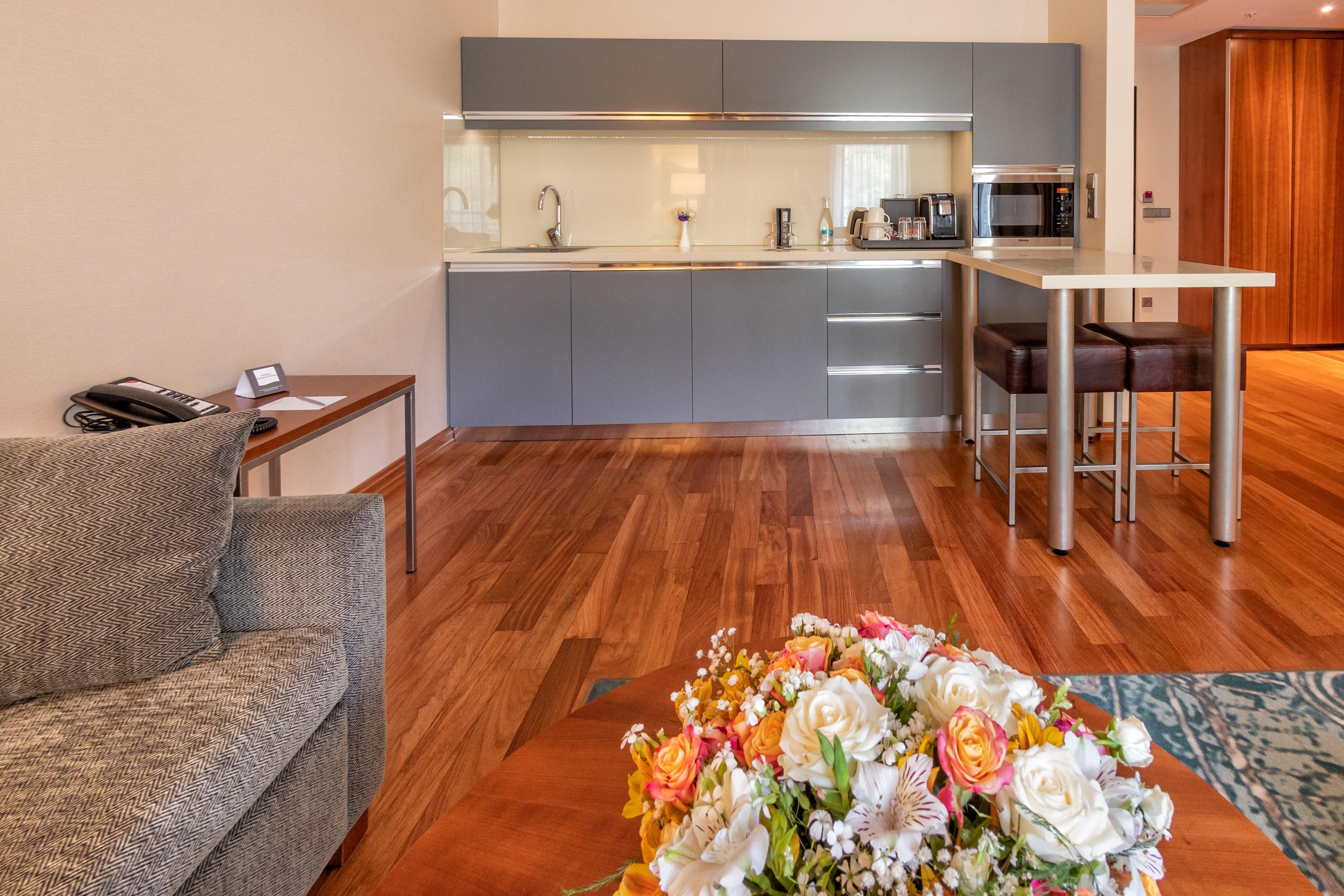 Crowne Plaza - Borjomi By Ihg Exterior foto A kitchen in a serviced apartment