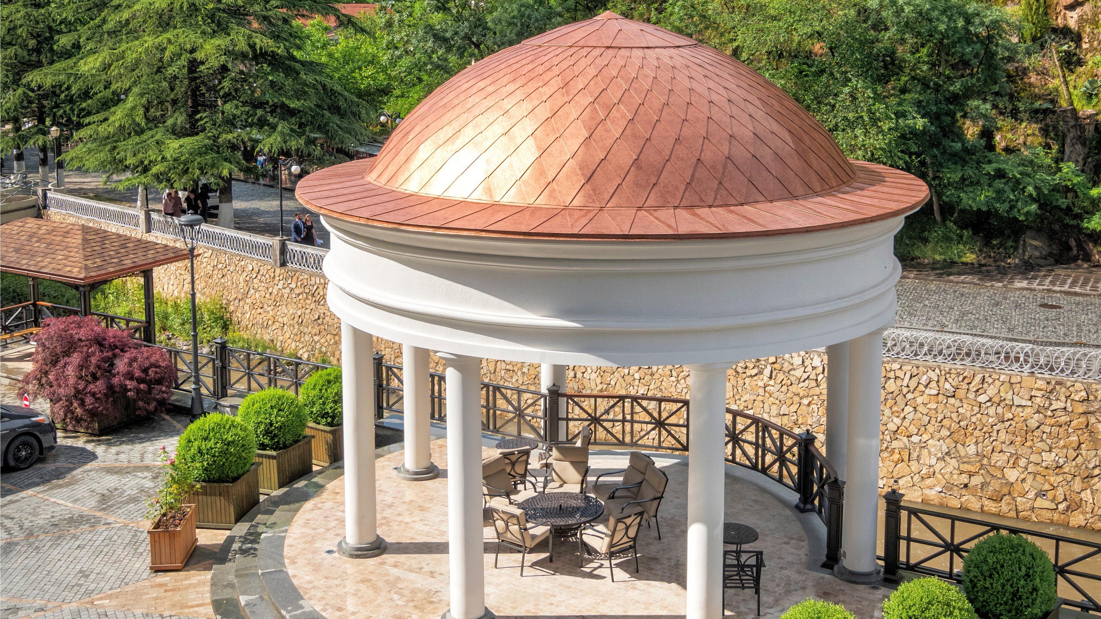 Crowne Plaza - Borjomi By Ihg Exterior foto The gazebo at the center of the park