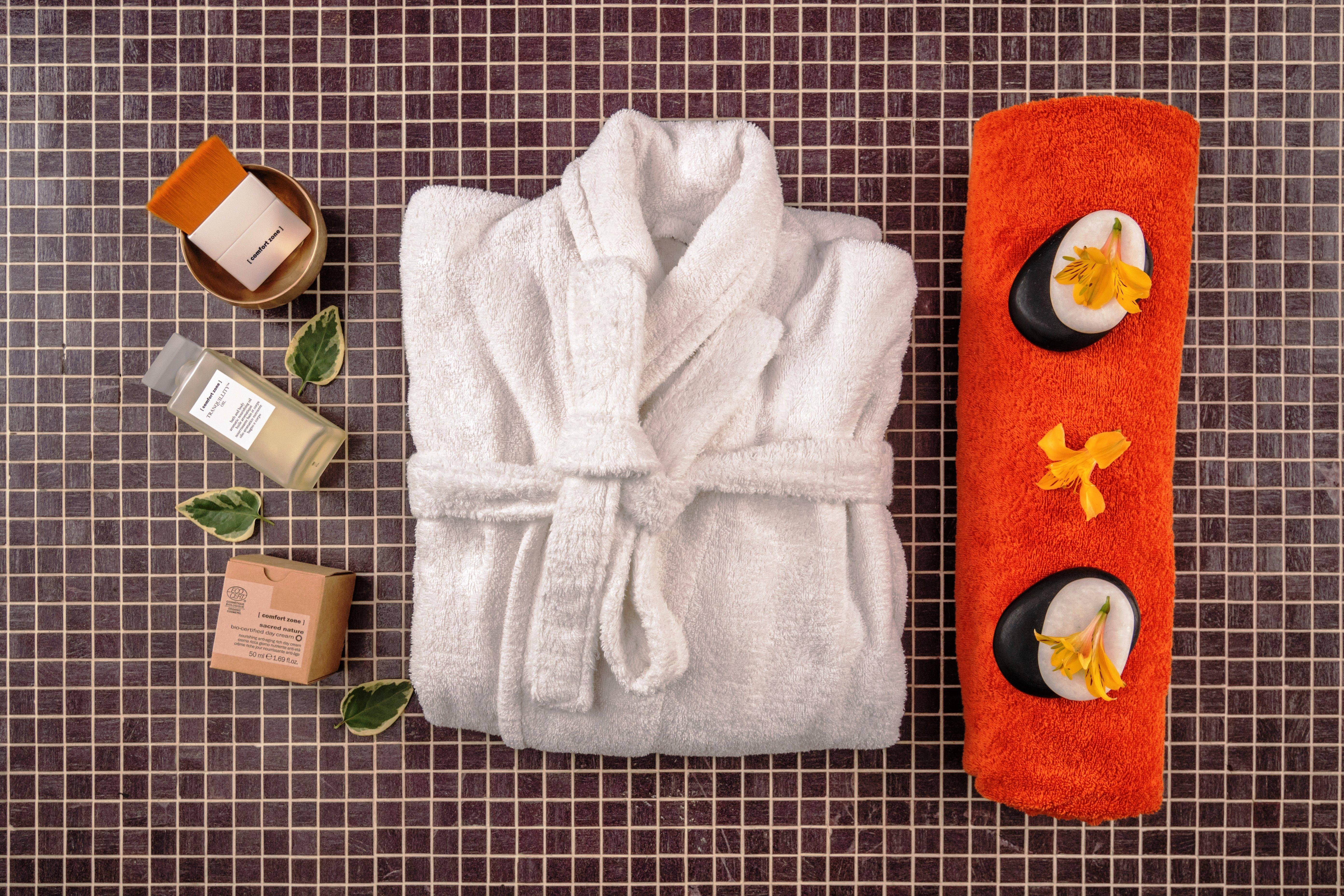 Crowne Plaza - Borjomi By Ihg Exterior foto A bathrobe