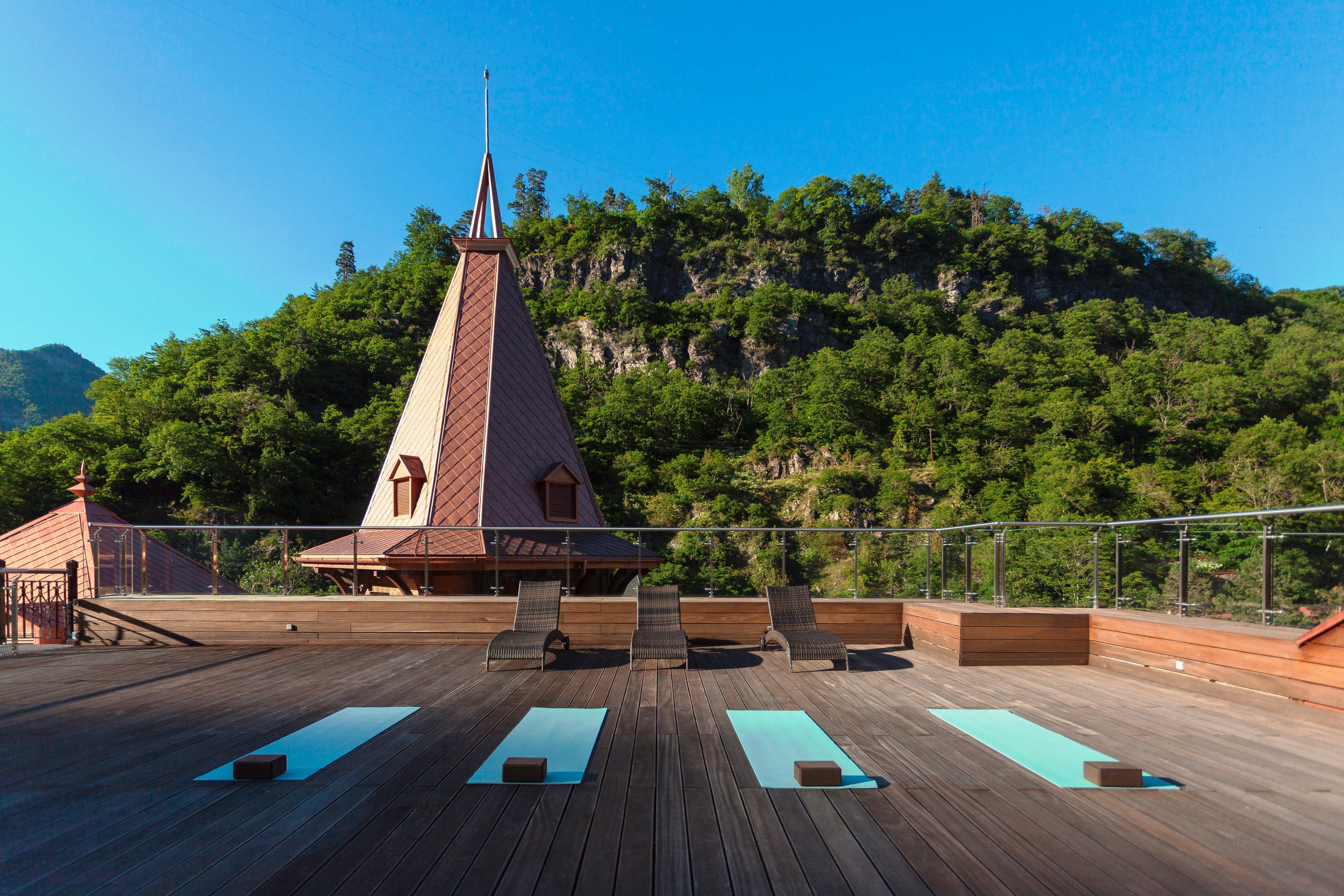 Crowne Plaza - Borjomi By Ihg Exterior foto The roof of the hotel