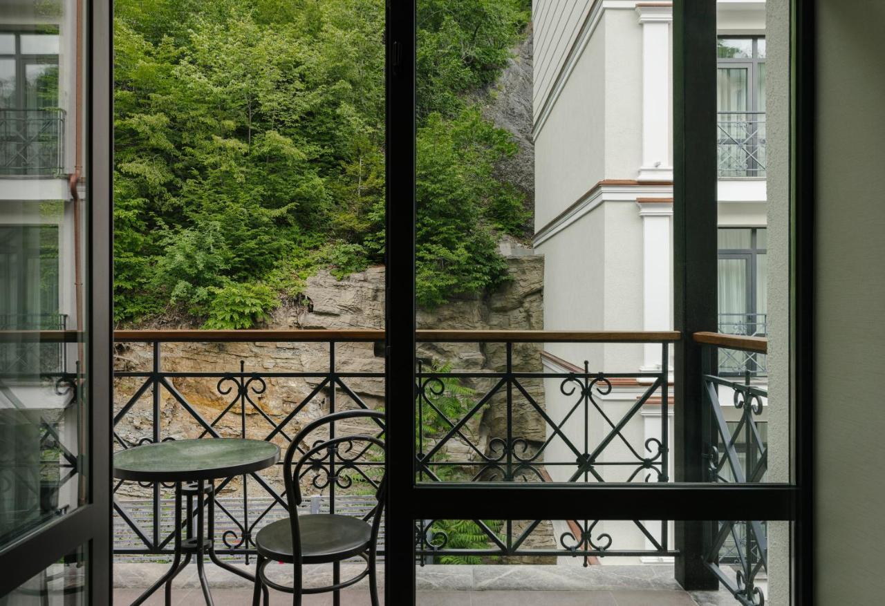 Crowne Plaza - Borjomi By Ihg Exterior foto A balcony
