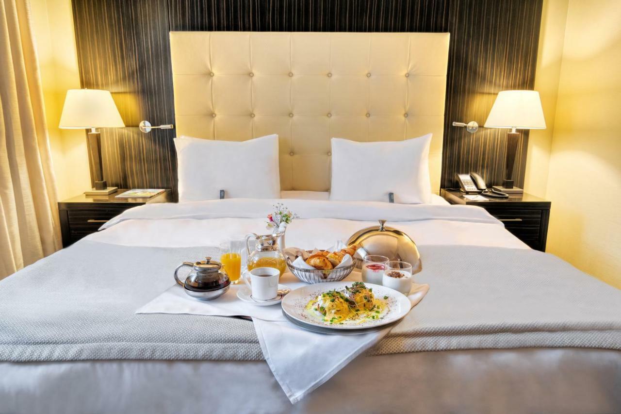 Crowne Plaza - Borjomi By Ihg Exterior foto Room service